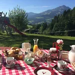 Berghof Haselsberger Konukevi Sankt Johann in Tirol